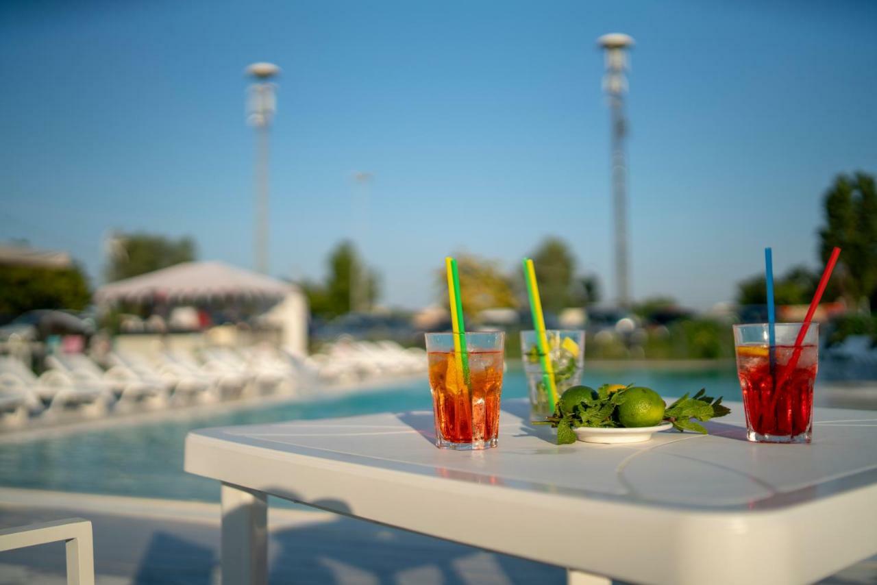 Ciccio Hotel Misano Adriatico Exteriör bild